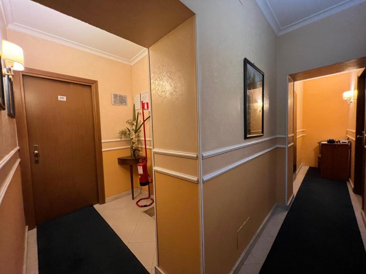 Baltik Guesthouse Рим Екстериор снимка