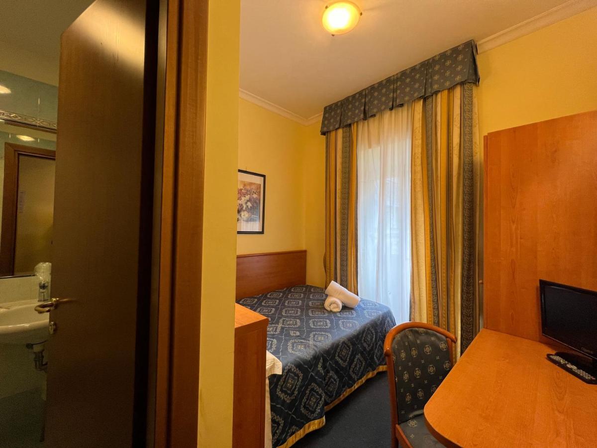 Baltik Guesthouse Рим Екстериор снимка