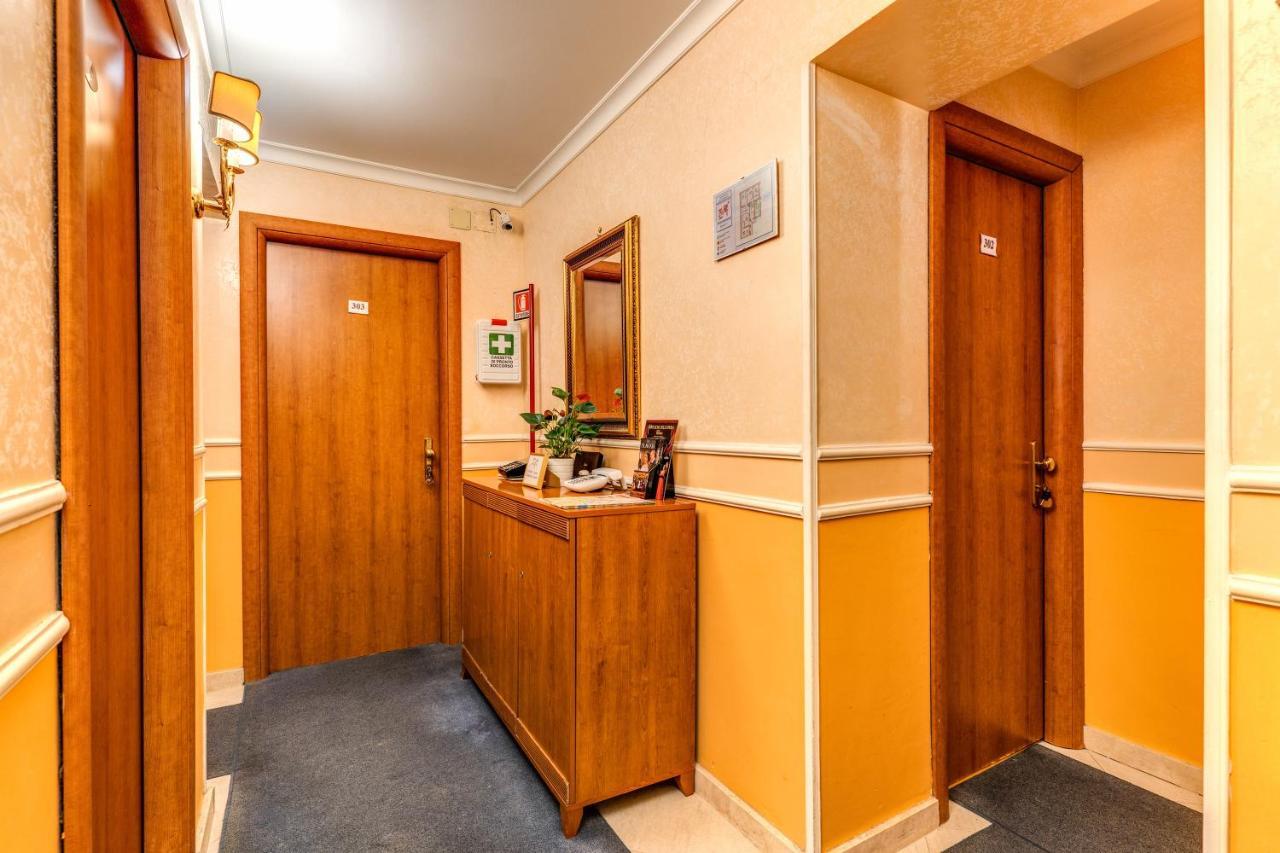 Baltik Guesthouse Рим Екстериор снимка