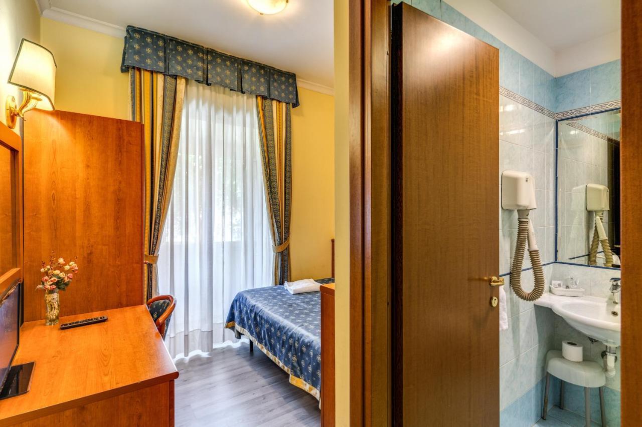 Baltik Guesthouse Рим Екстериор снимка