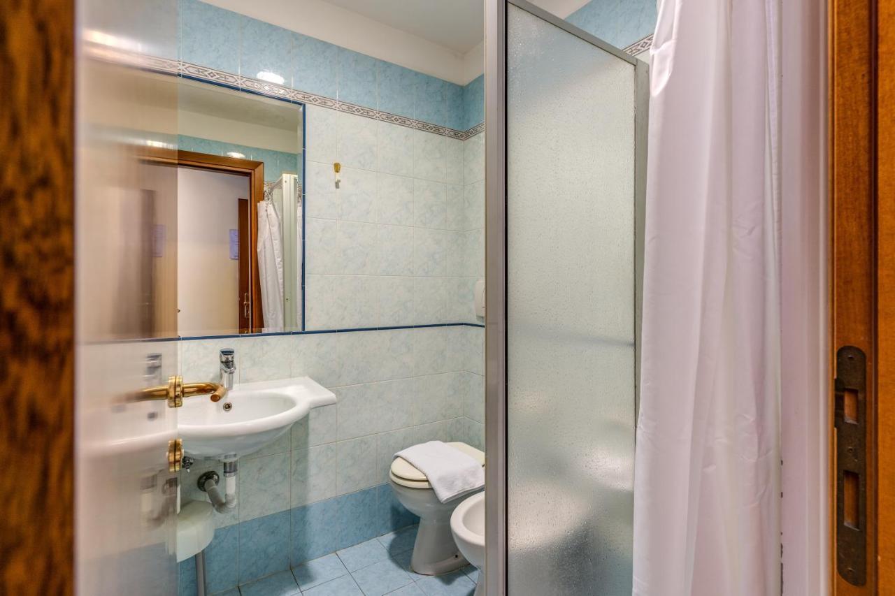 Baltik Guesthouse Рим Екстериор снимка