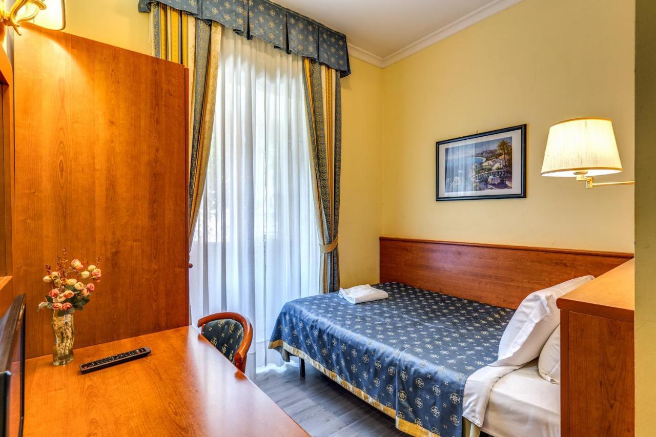 Baltik Guesthouse Рим Екстериор снимка
