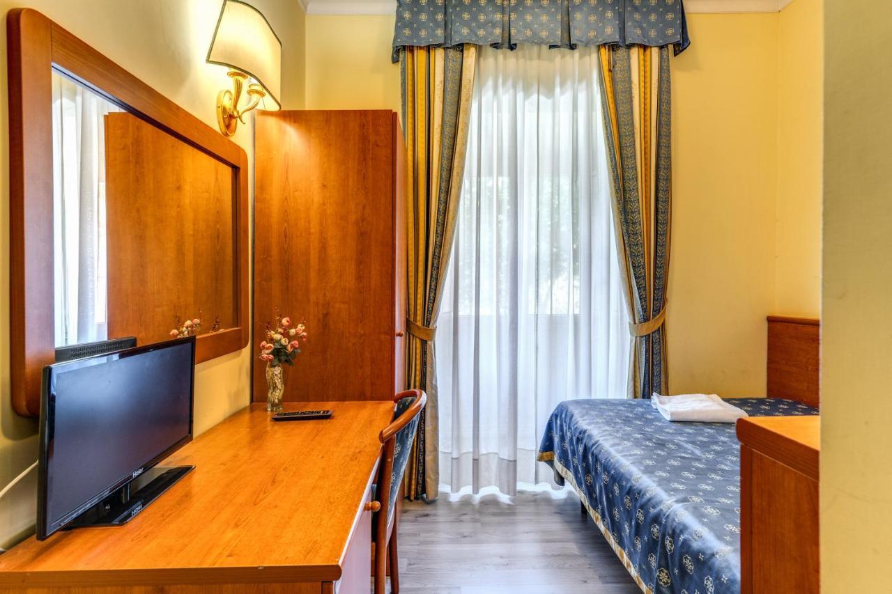 Baltik Guesthouse Рим Екстериор снимка