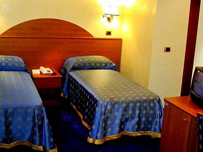 Baltik Guesthouse Рим Екстериор снимка