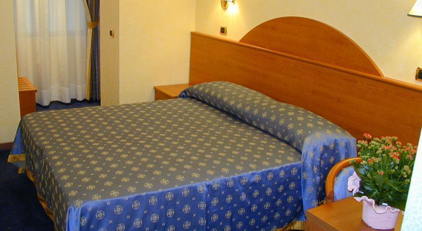 Baltik Guesthouse Рим Екстериор снимка