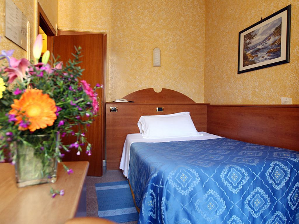 Baltik Guesthouse Рим Екстериор снимка